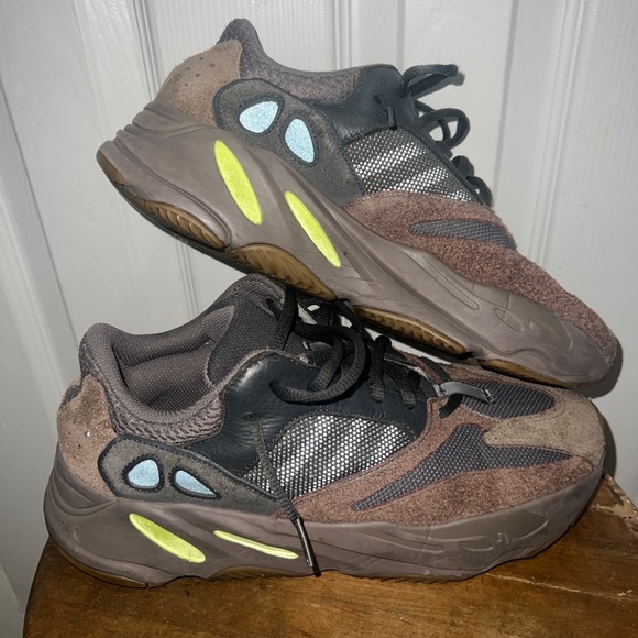 Authentic Yeezy Boost 700 'Mauve' mens sneakers